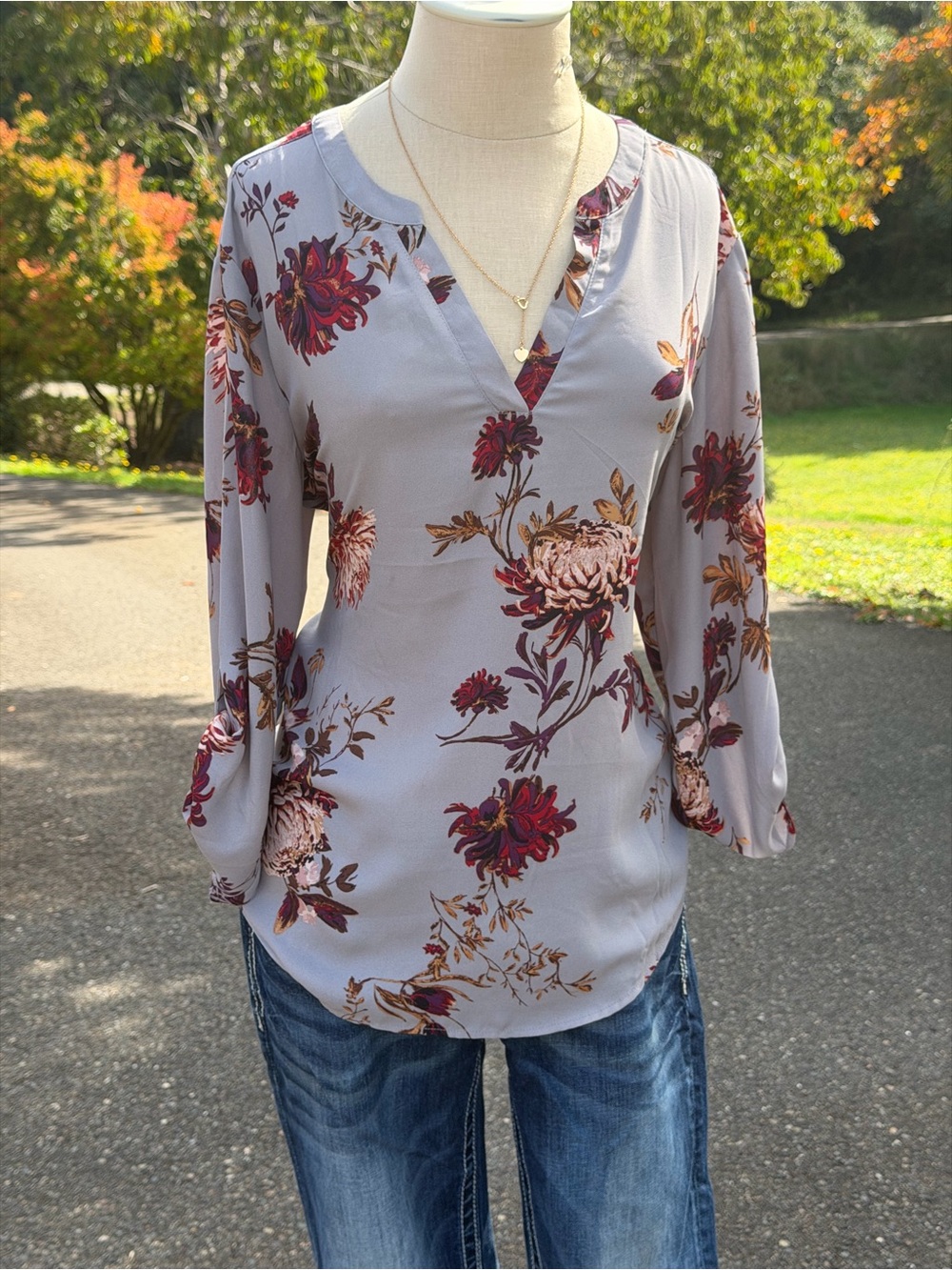 Floral V-Neck Blouse in Light Gray with Burgundy Accents 💜🍂
